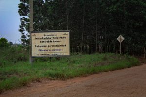 Entrada al campo Rubiales en el Meta. la empresa Pacific Rubiales dejó de operar en la zona en 2016. Ecopetrol adquirió las licencias de explotación de ese campo petrolero. Foto: Rutas del Conflicto.